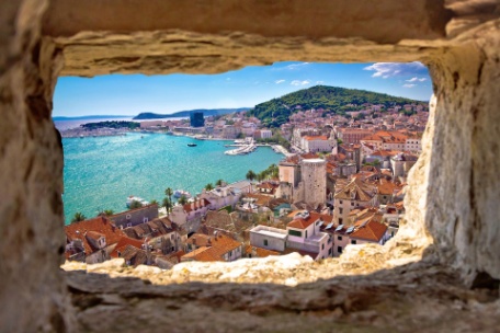 Croacia. Otoño en las islas del Adriático. Parques Naturales, islas, montañas y pueblos de historia en la costa Dálmata