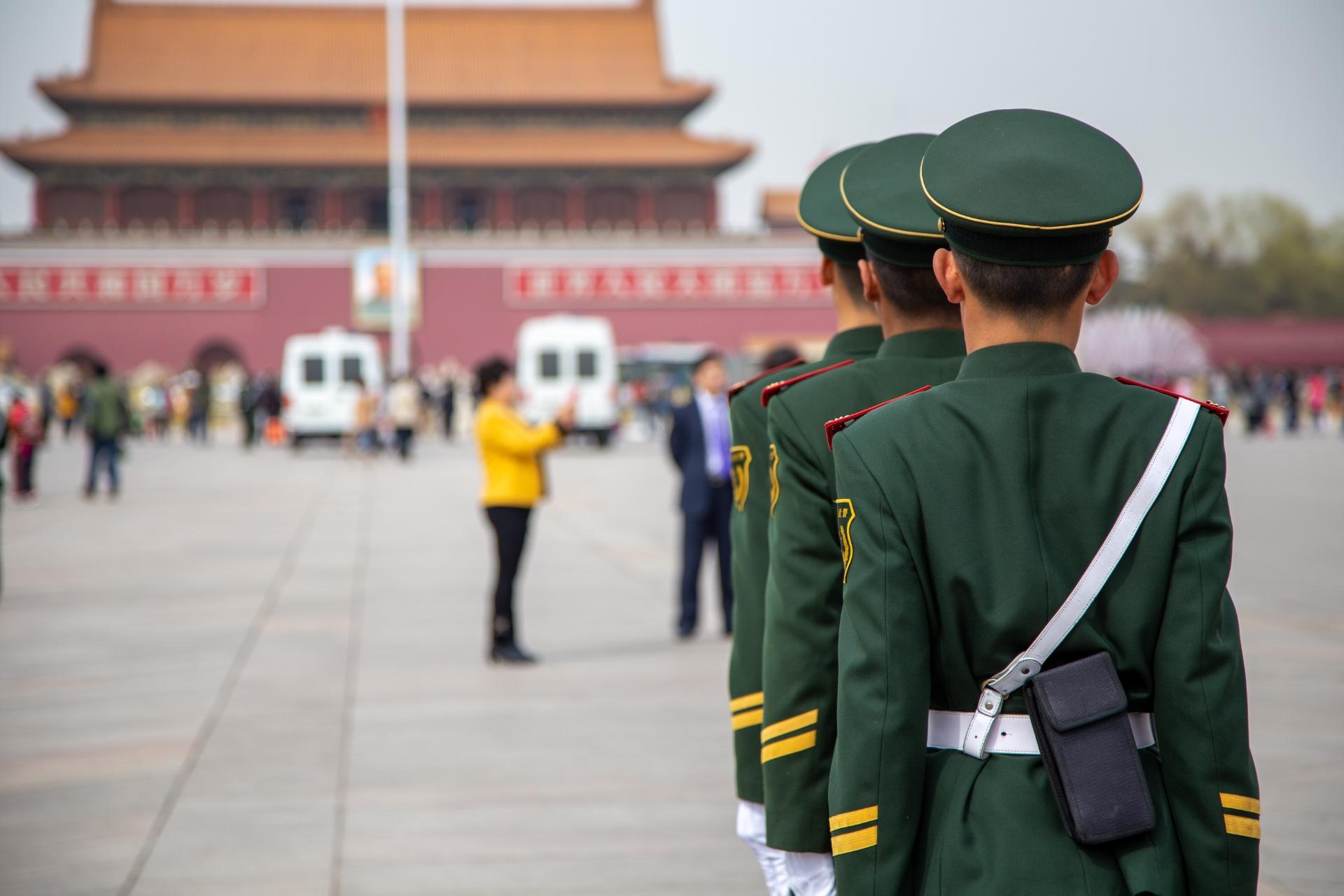 Guardias-de-la-Plaza-Tian-anmen-de-Pekin